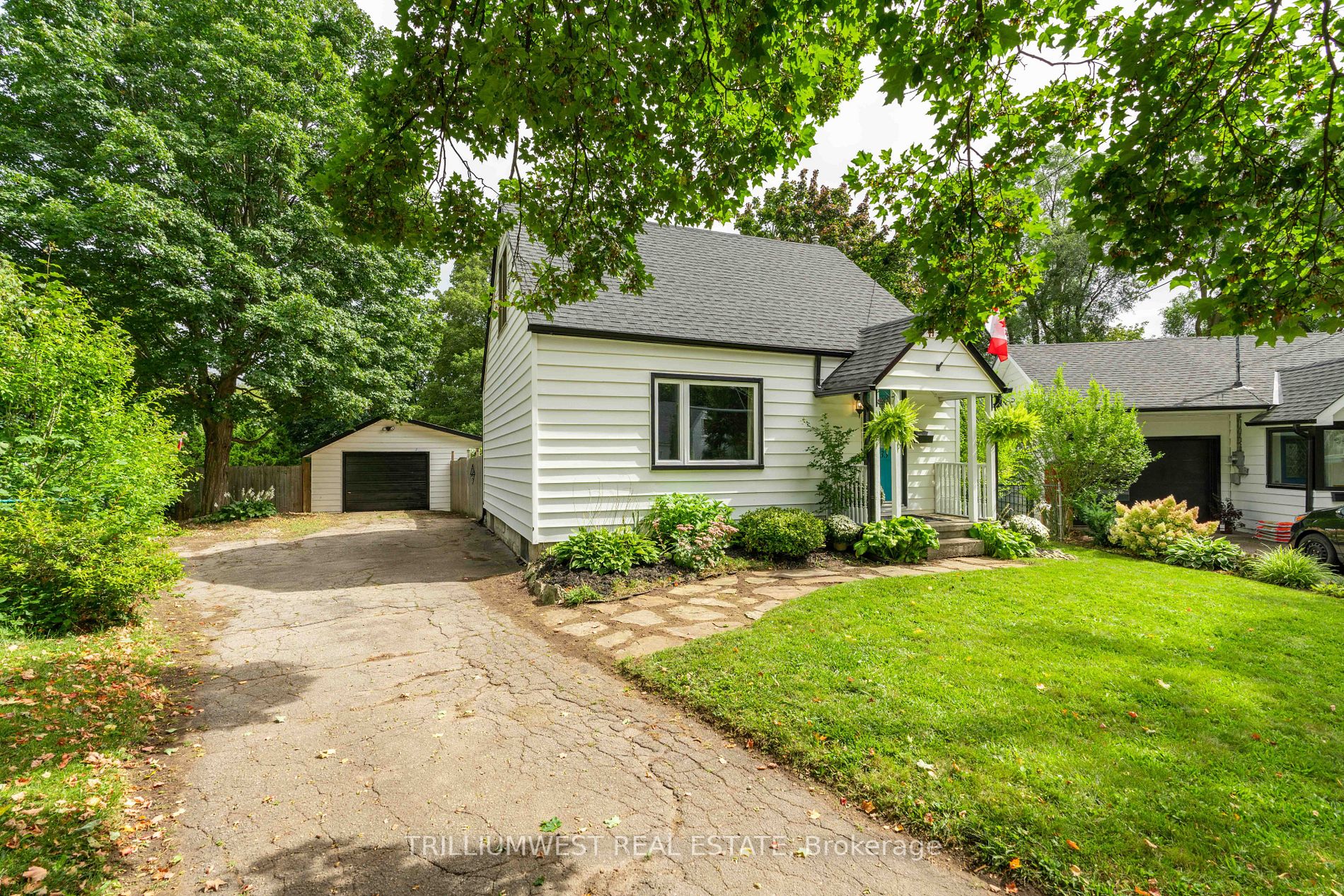 33 Merritt Boulevard