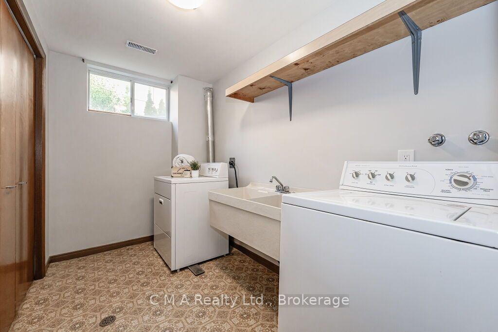 123 White Pine Cres