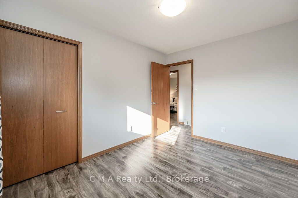 123 White Pine Cres