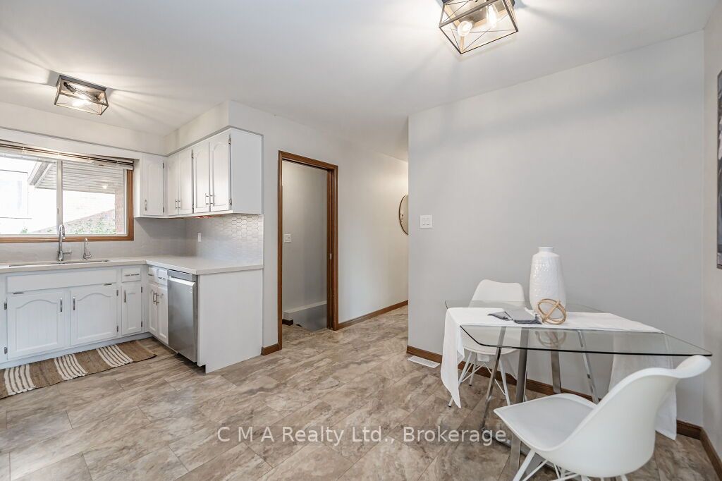 123 White Pine Cres
