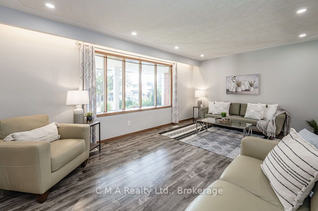 123 White Pine Cres