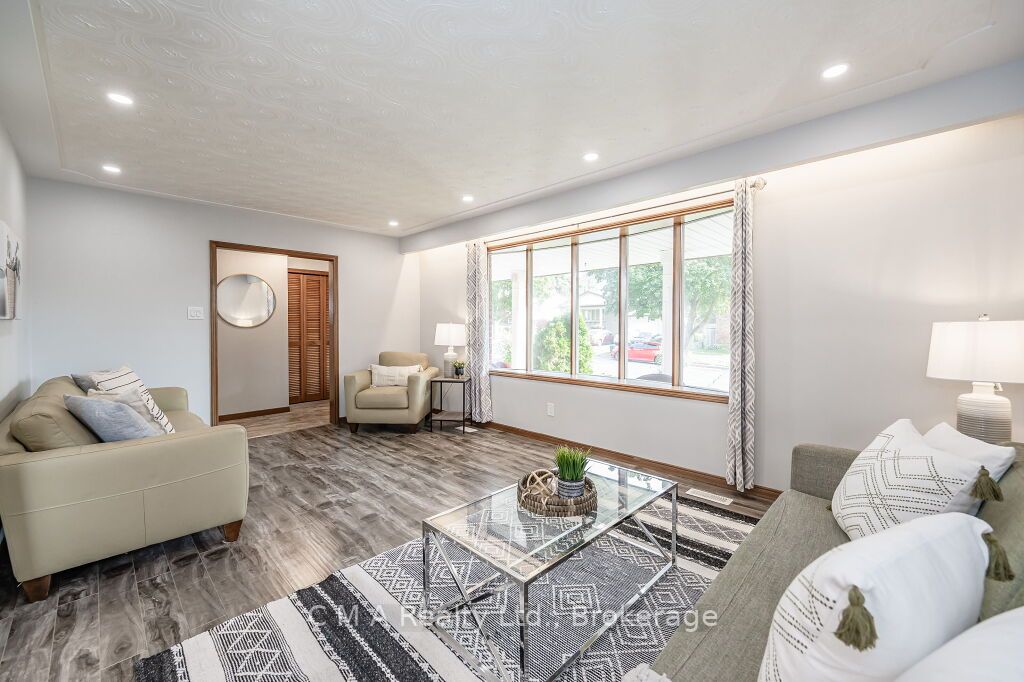 123 White Pine Cres