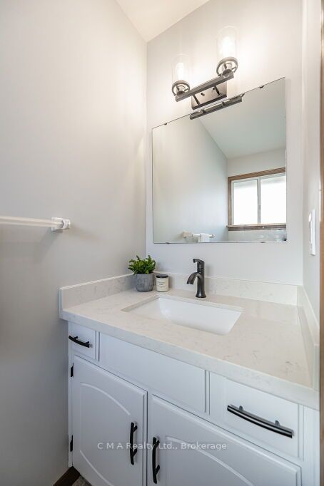 123 White Pine Cres