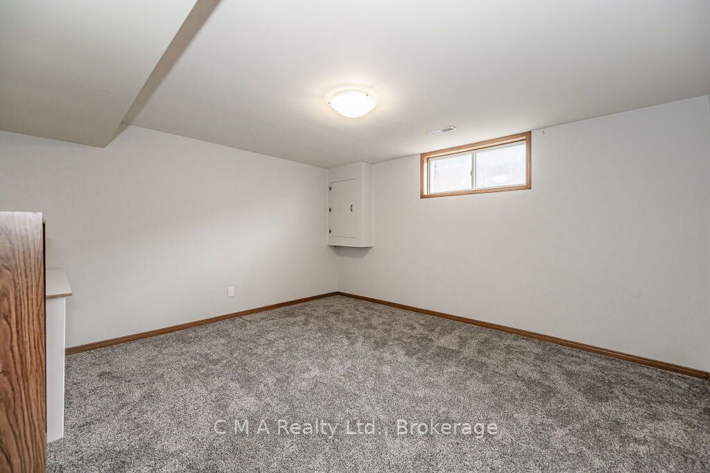 123 White Pine Cres