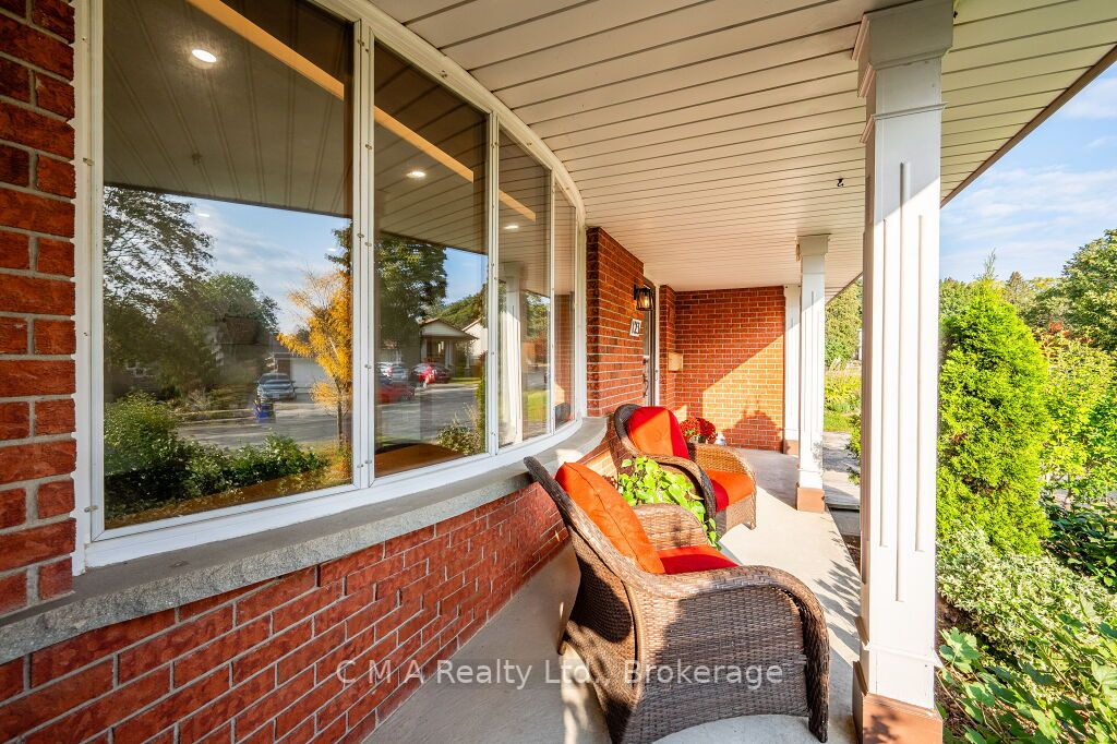 123 White Pine Cres