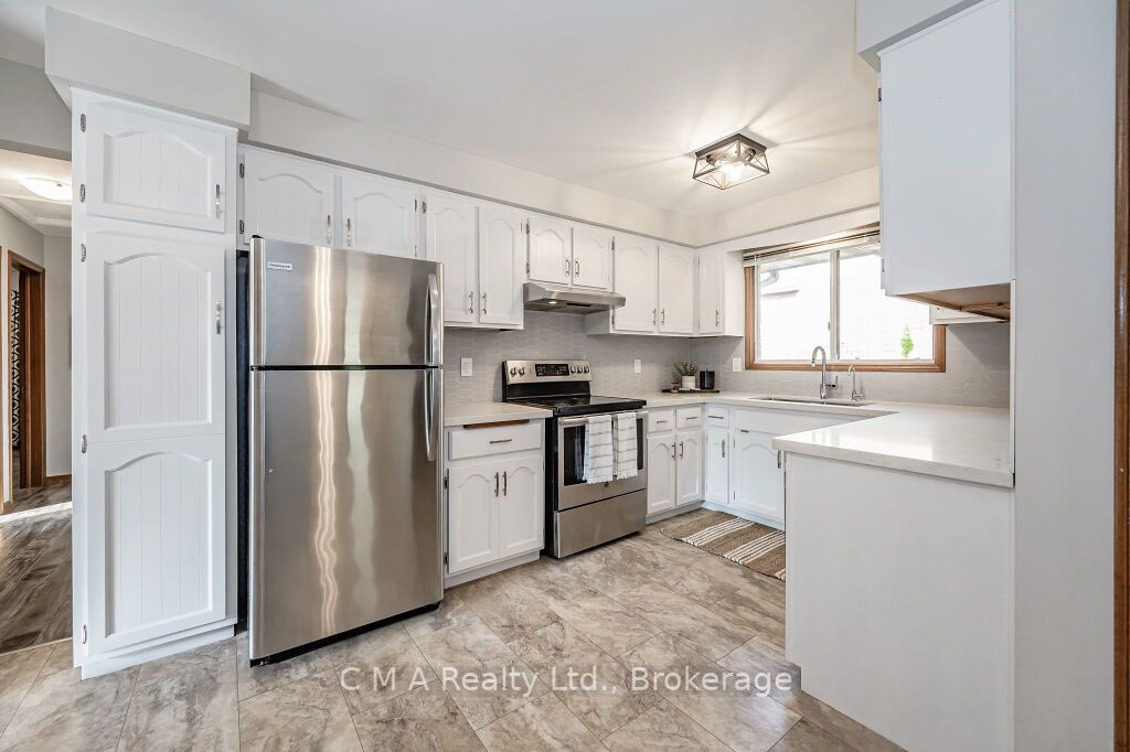 123 White Pine Cres