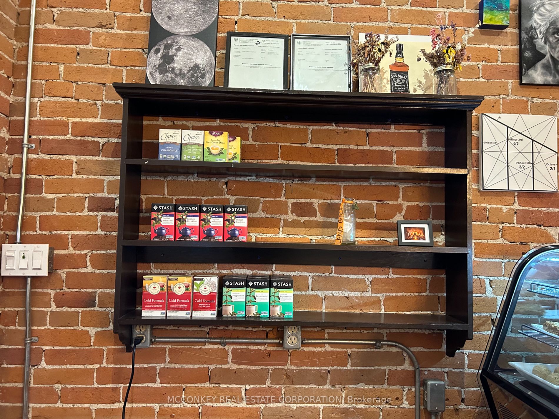 135 Hunter St W