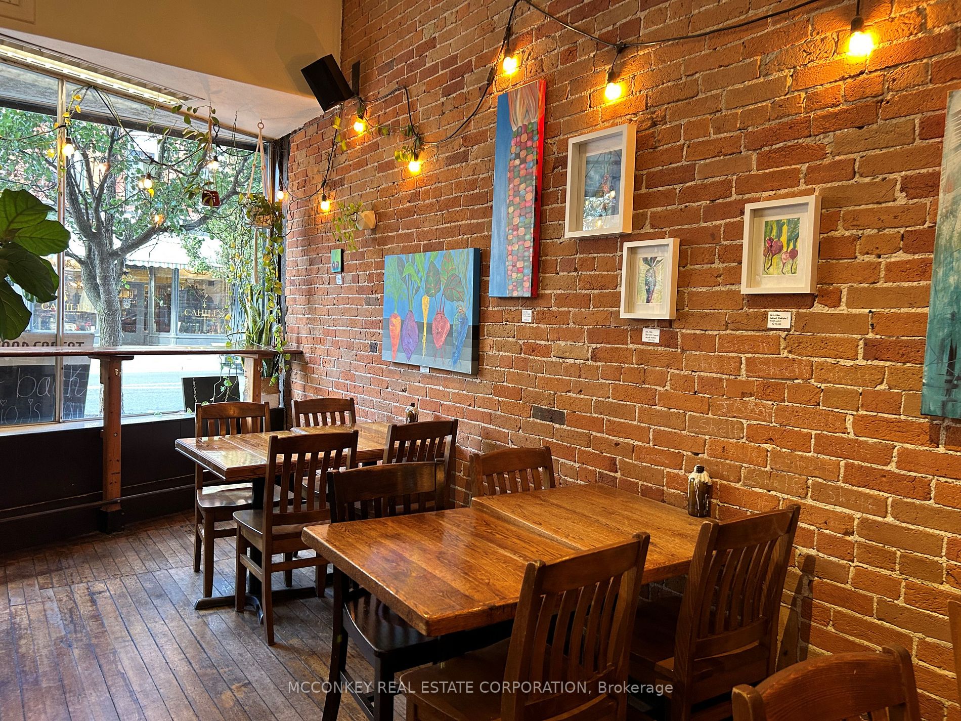 135 Hunter St W