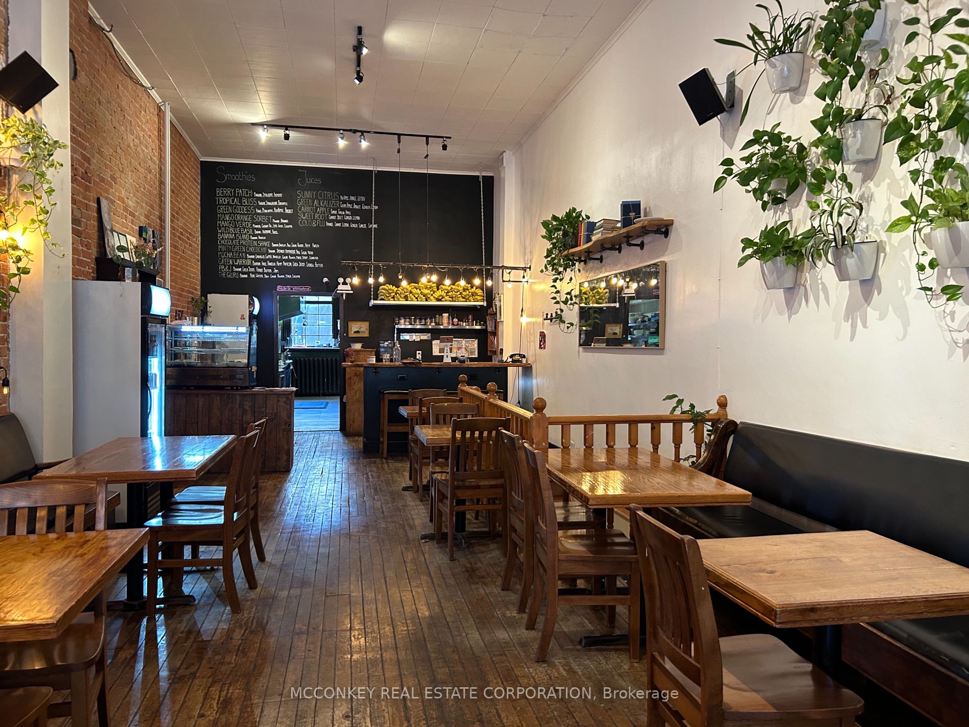 135 Hunter St W