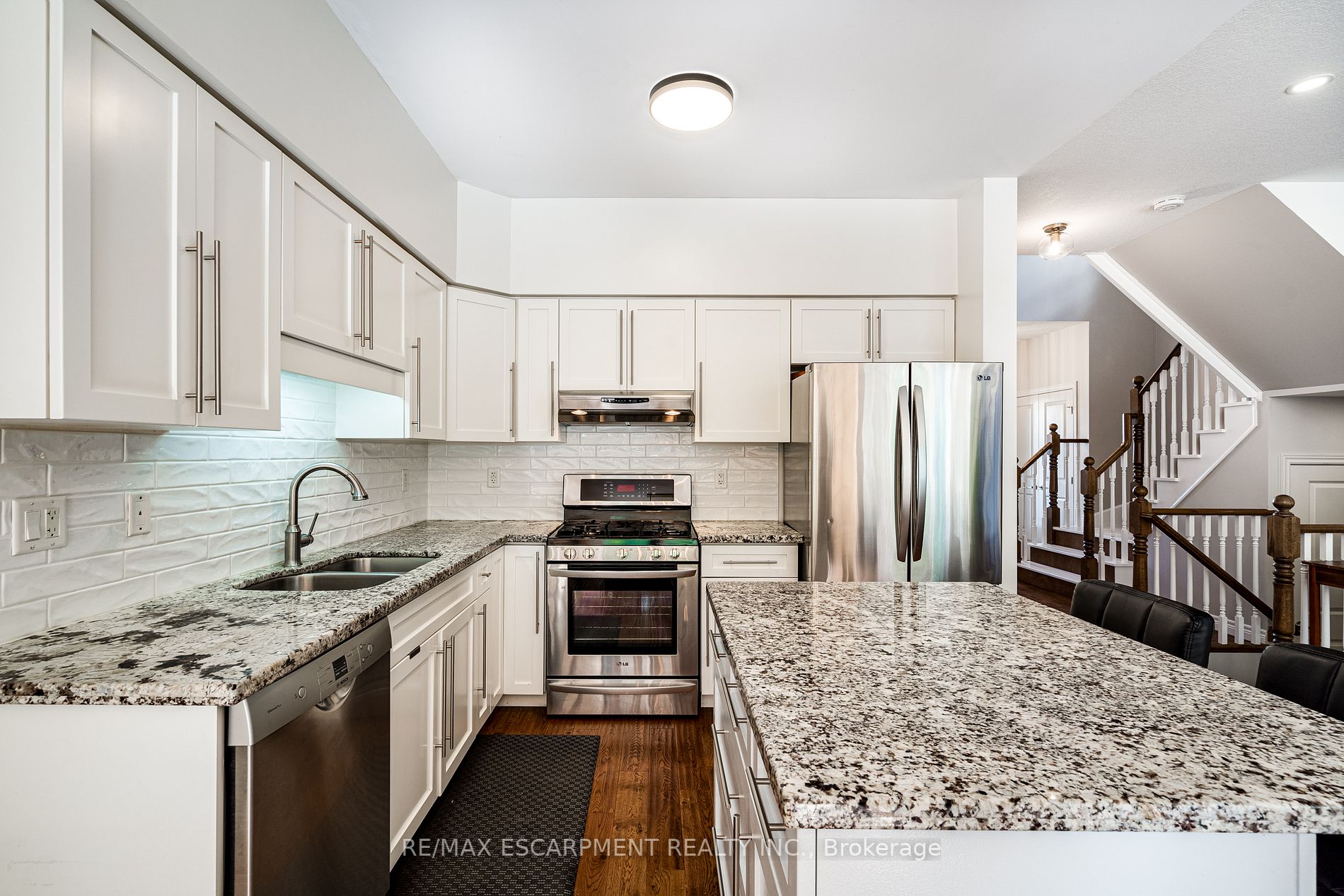 700 Robert Ferrie Dr