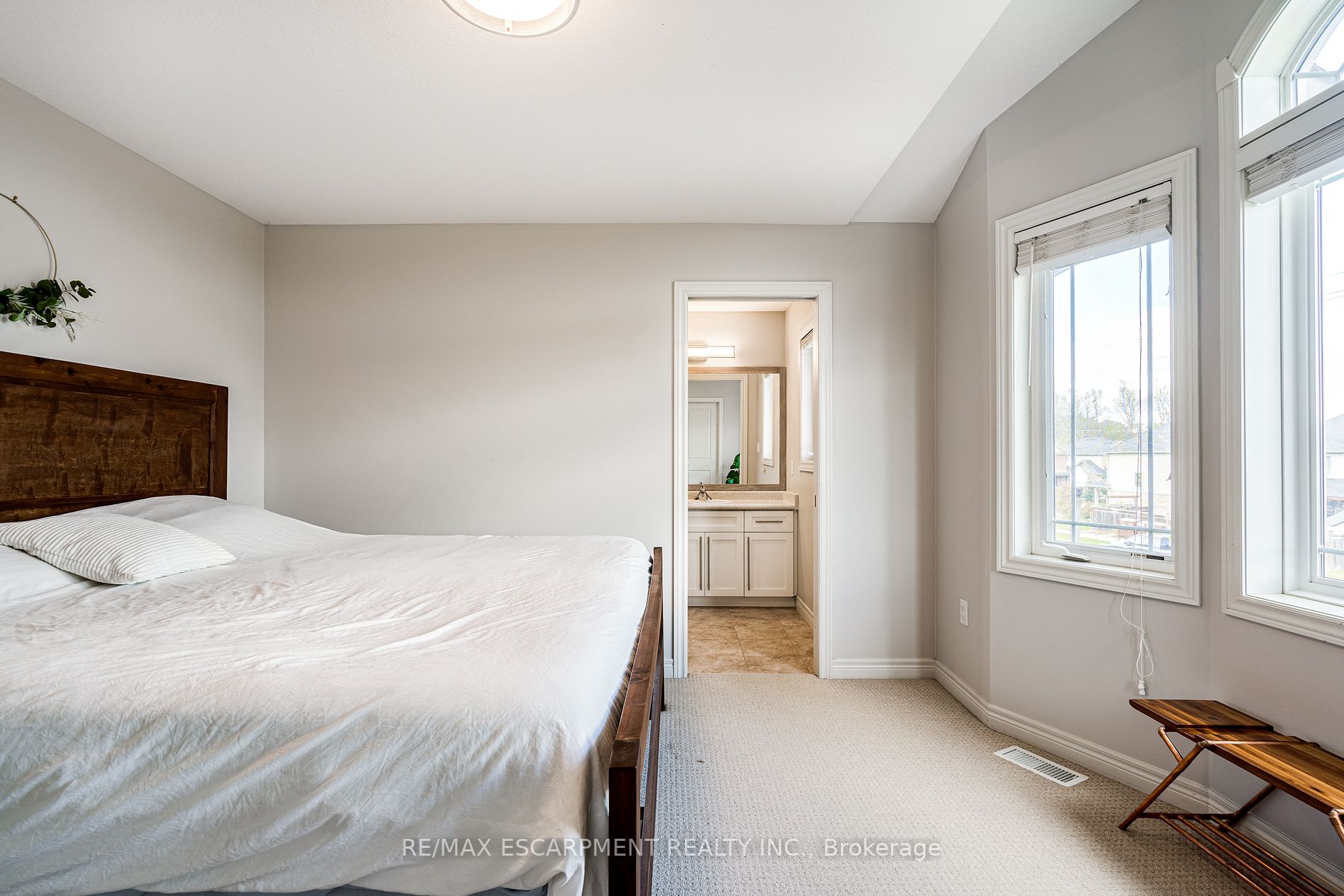 700 Robert Ferrie Dr