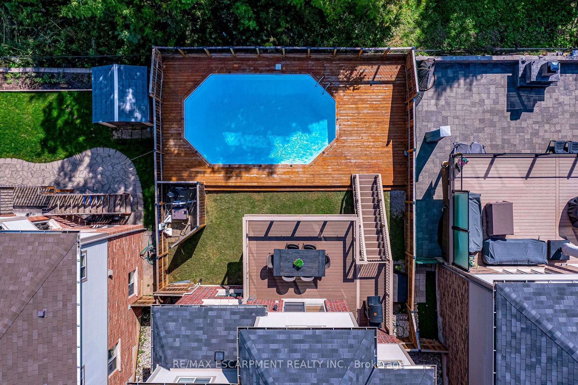 700 Robert Ferrie Dr