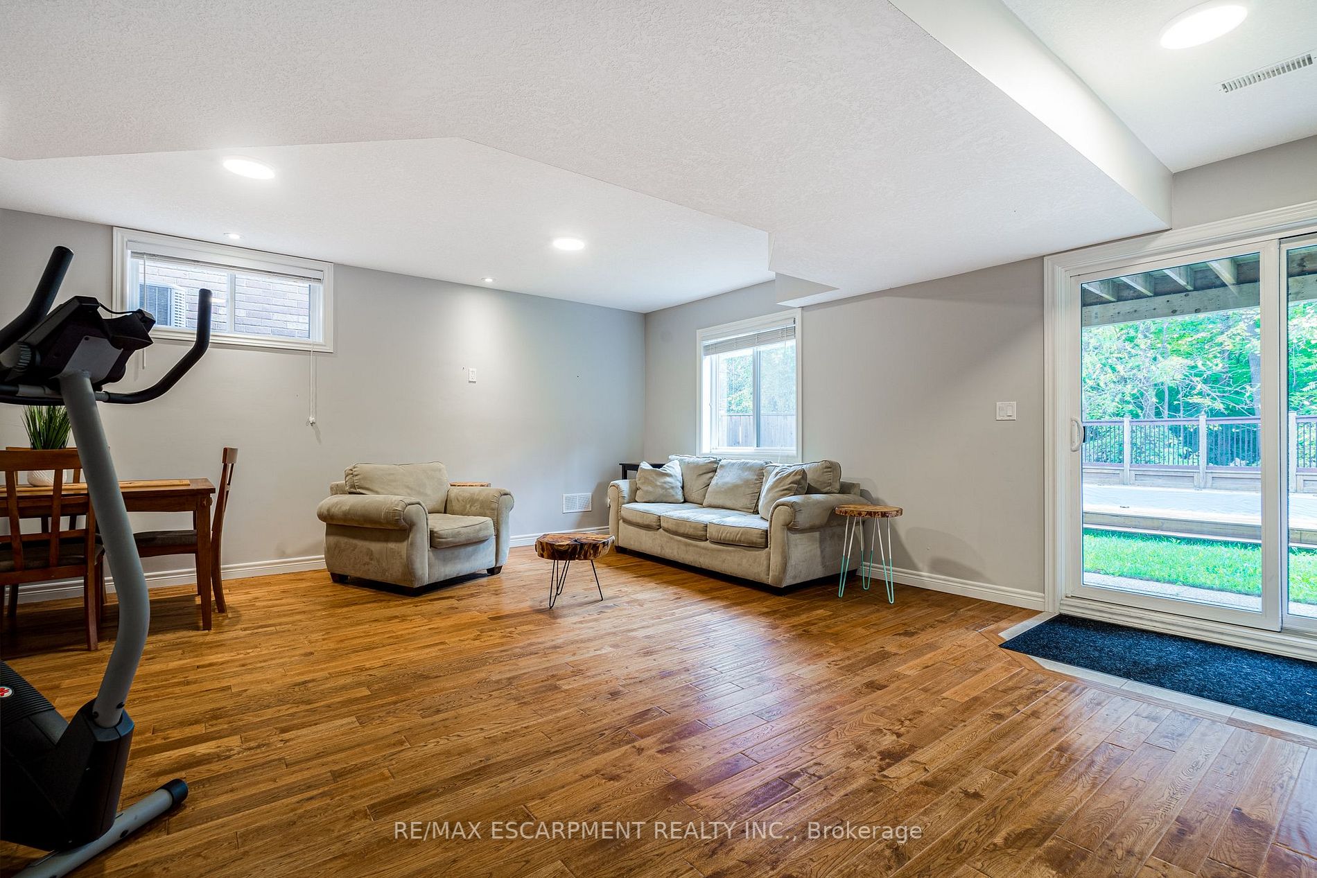 700 Robert Ferrie Dr