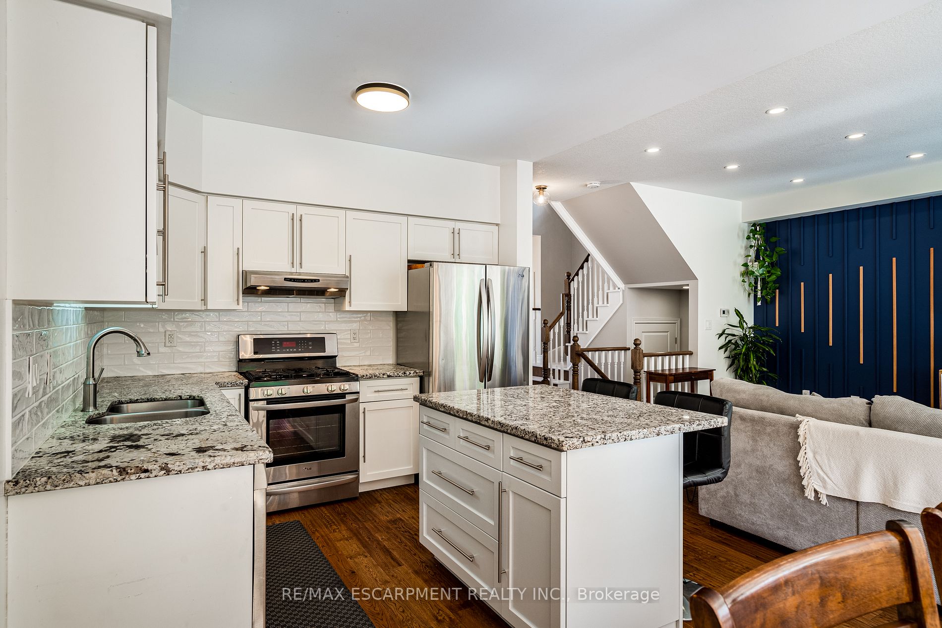 700 Robert Ferrie Dr