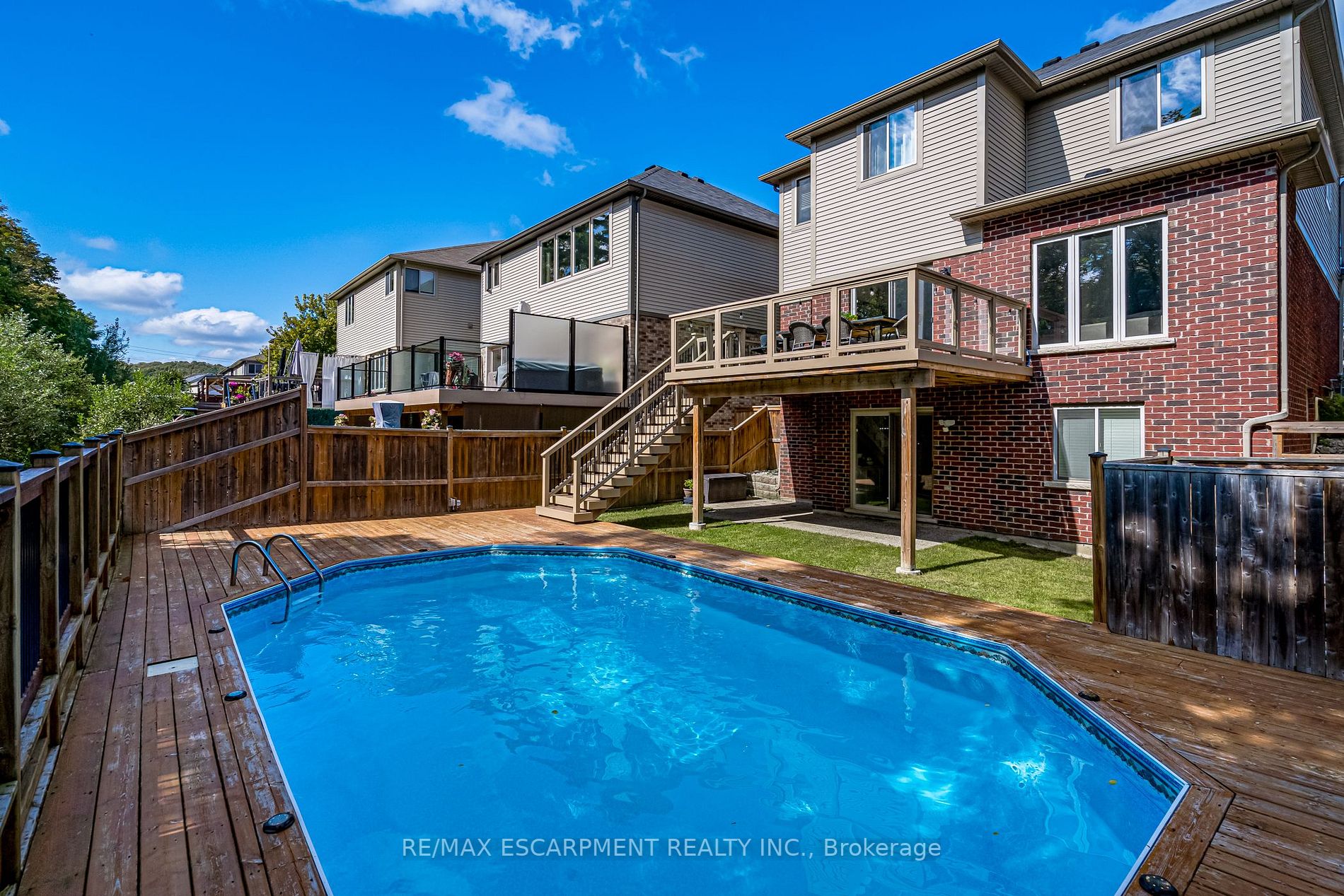 700 Robert Ferrie Dr