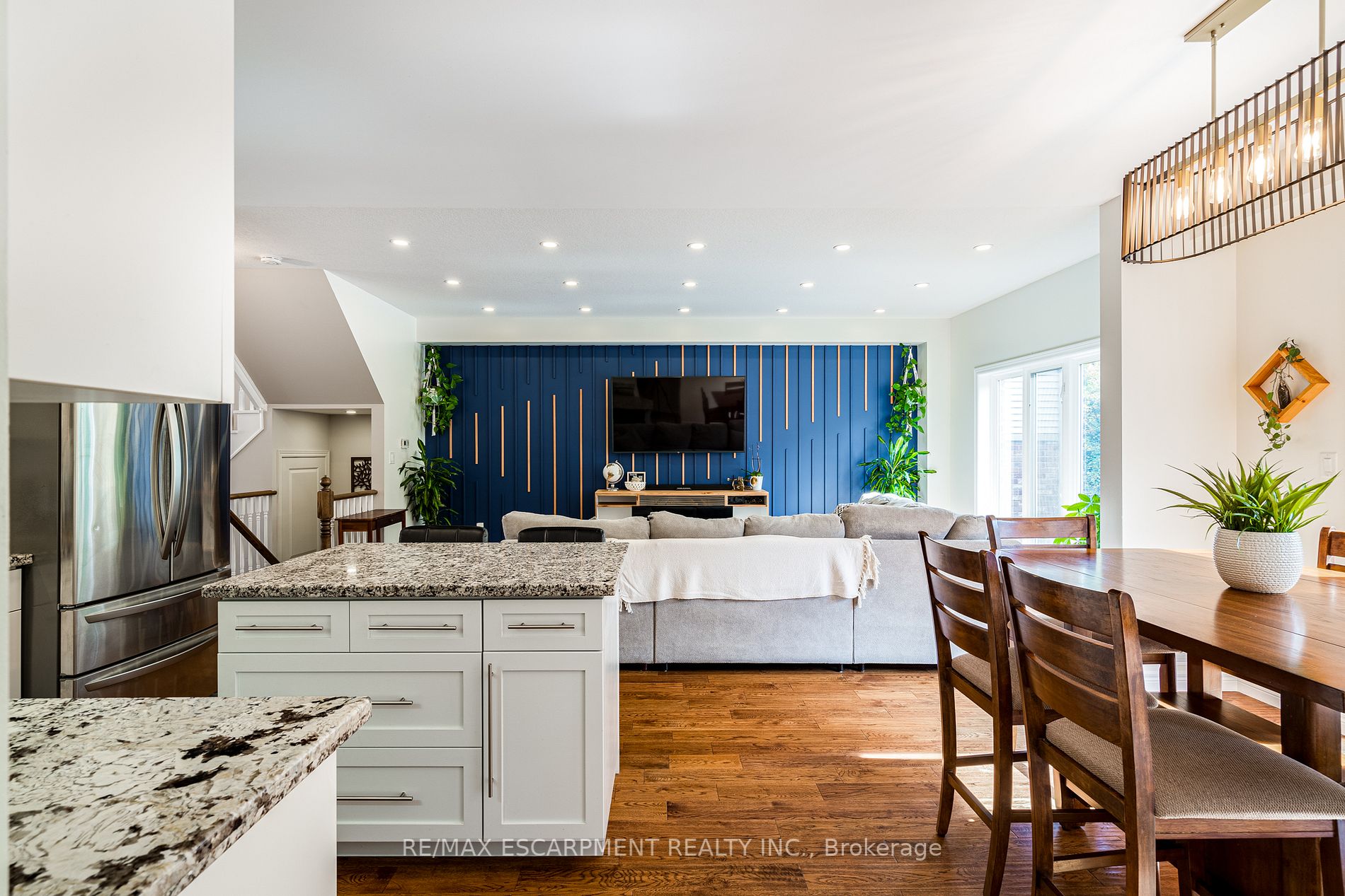 700 Robert Ferrie Dr