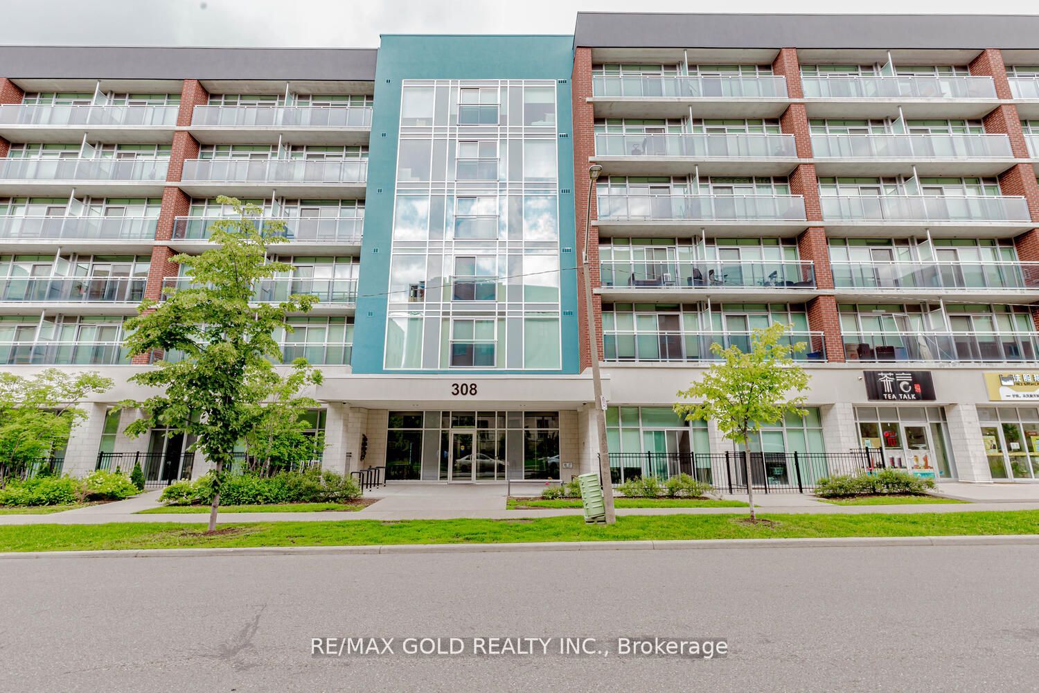 308 Lester St, #202