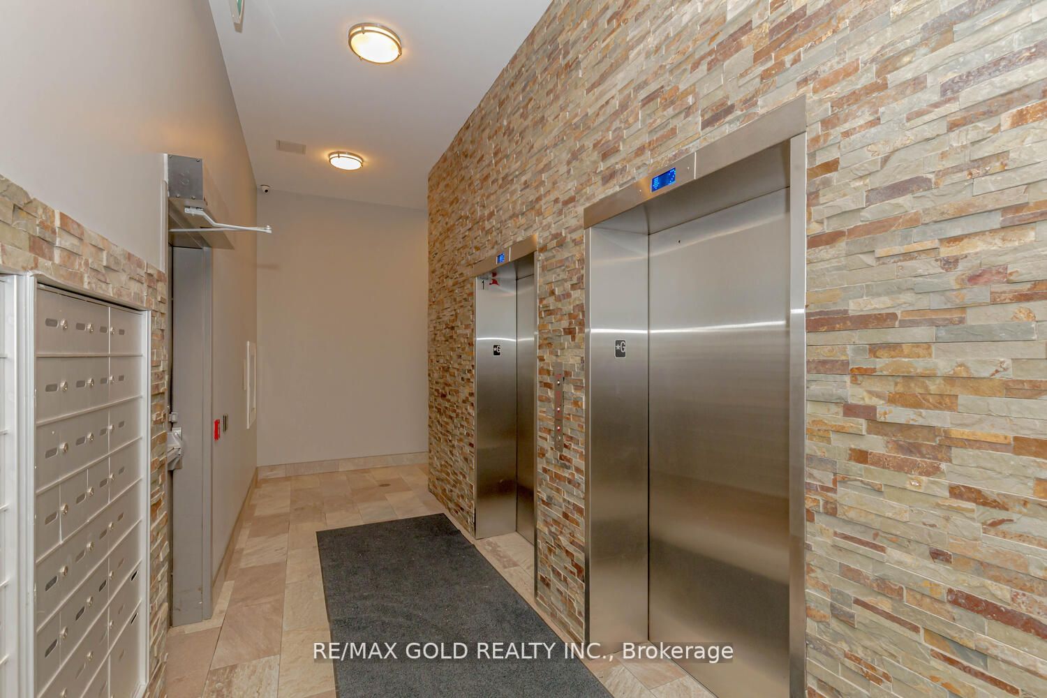 308 Lester St, #202