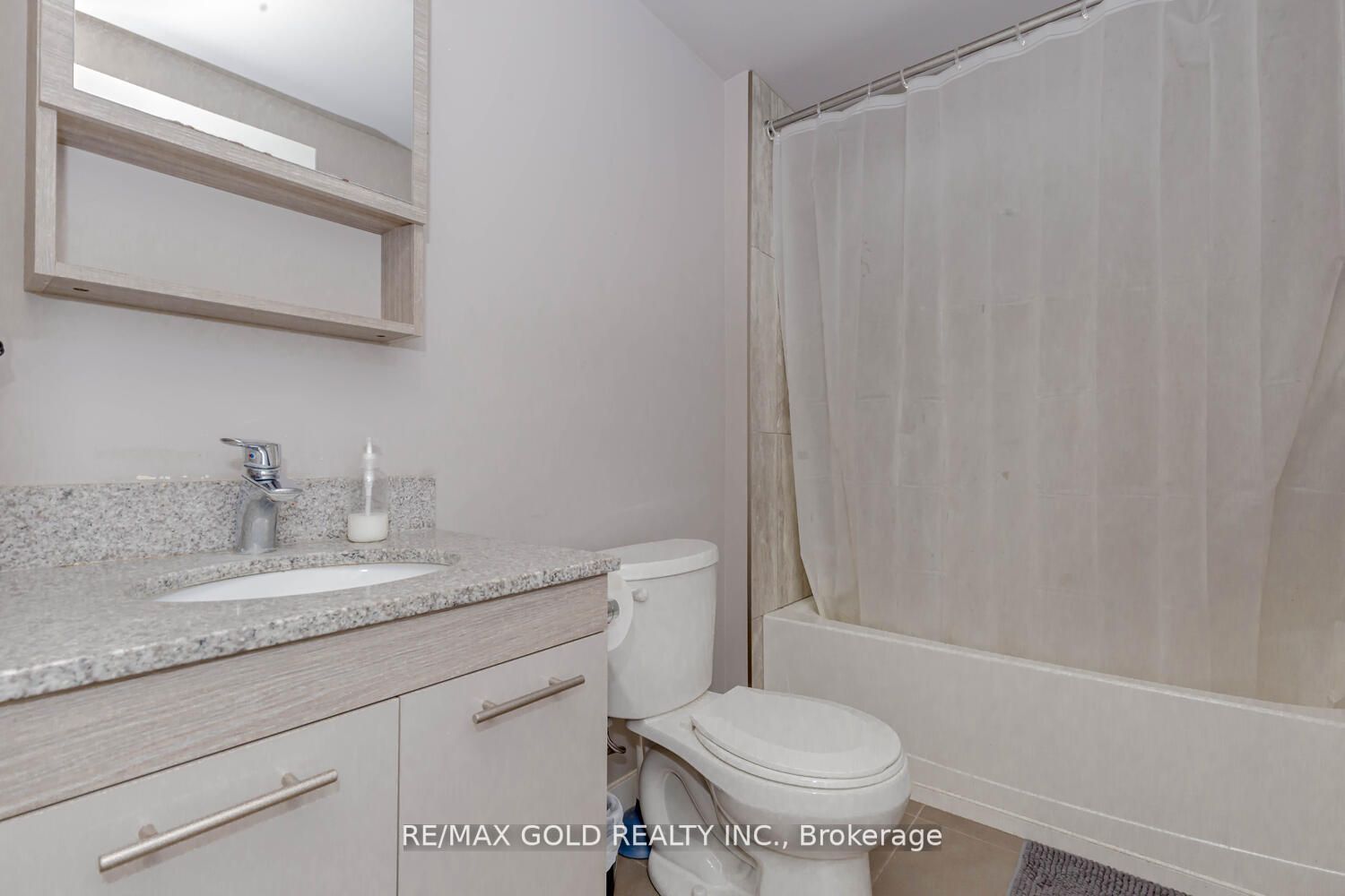 308 Lester St, #202