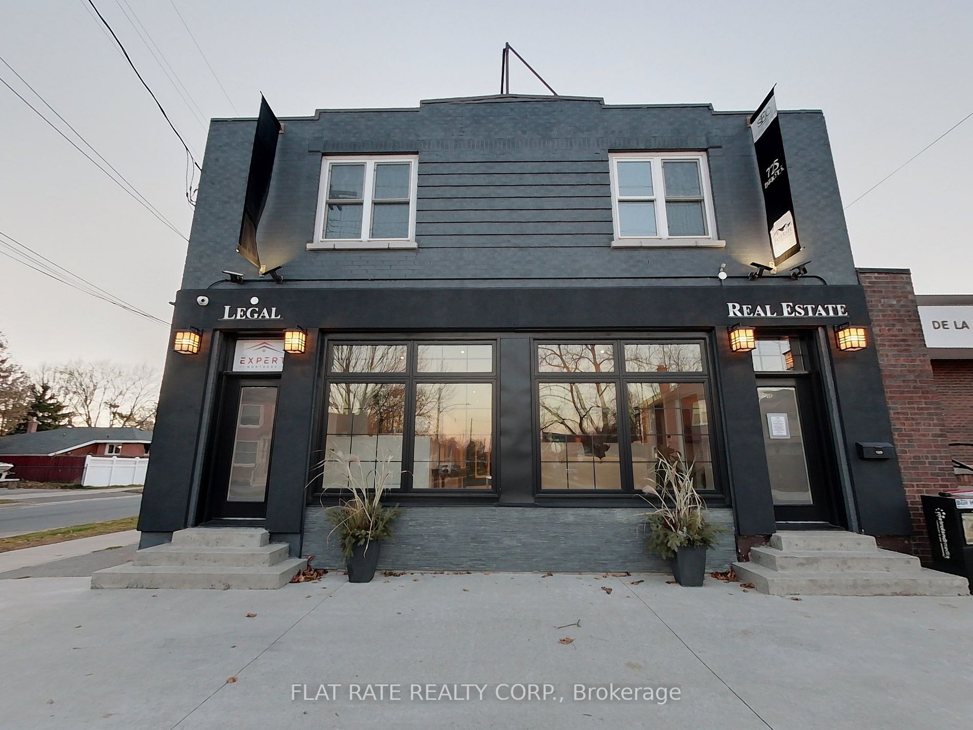 725 Park St S, #Upper