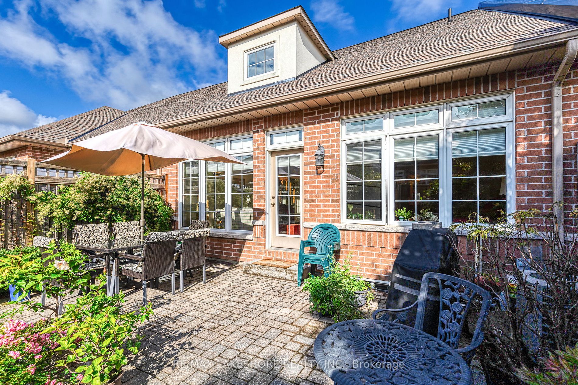 120 University Ave E, #903