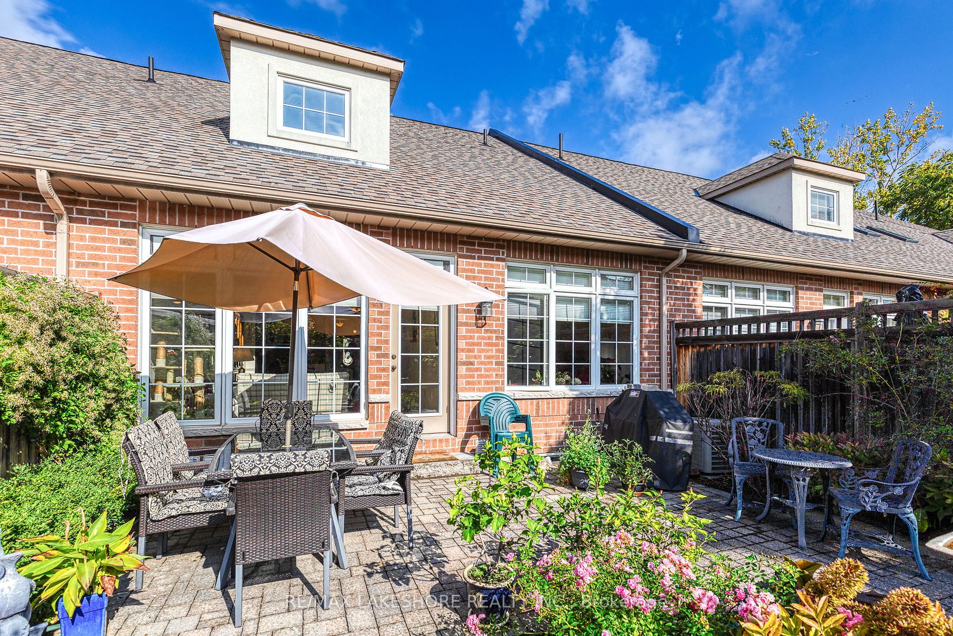 120 University Ave E, #903