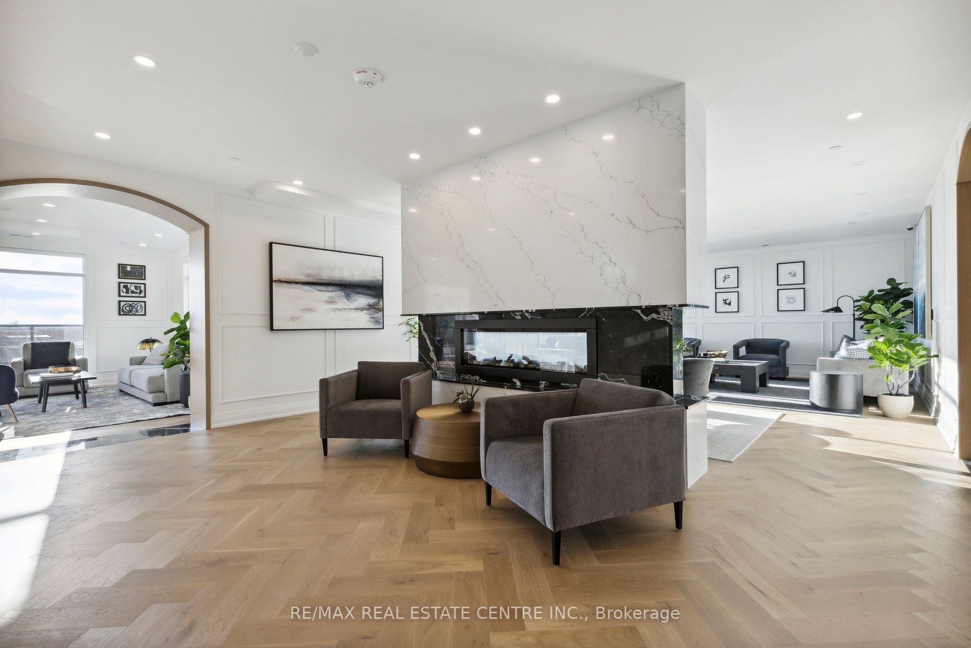 71 Wyndham Street S, #602