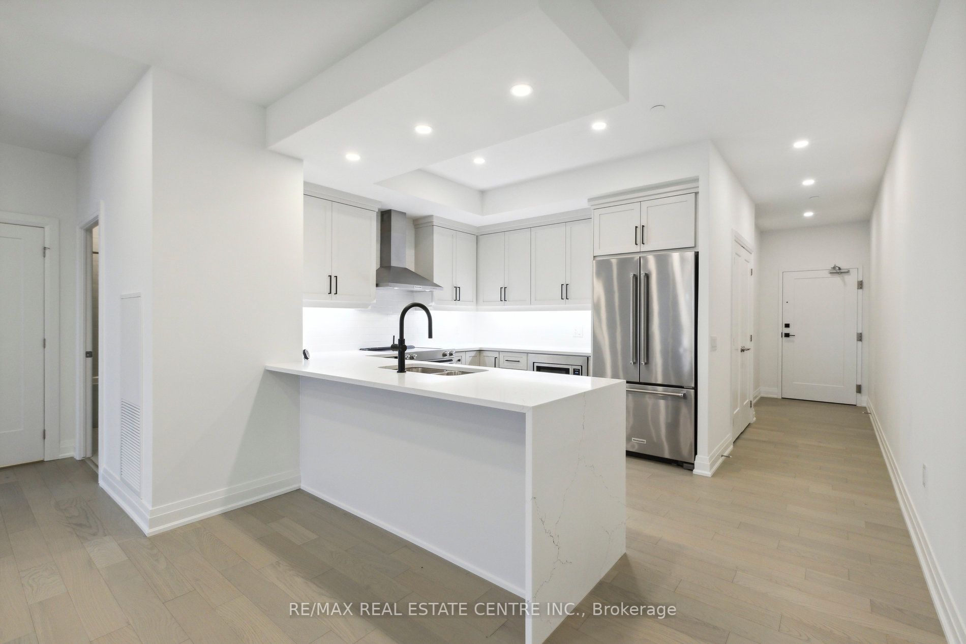 71 Wyndham Street S, #602