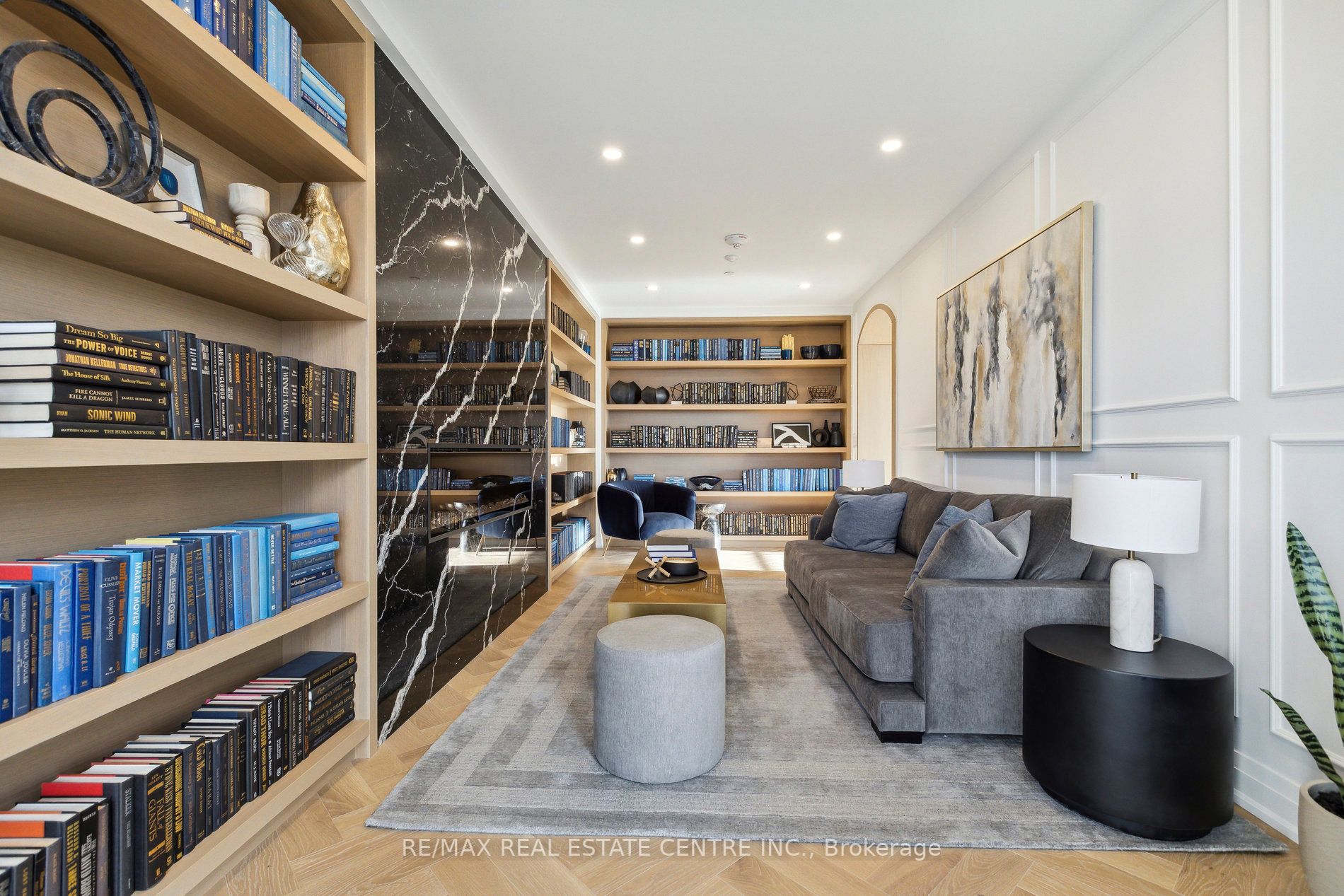 71 Wyndham Street S, #602