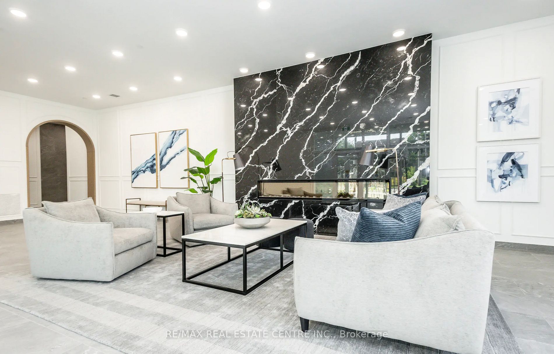 71 Wyndham Street S, #602