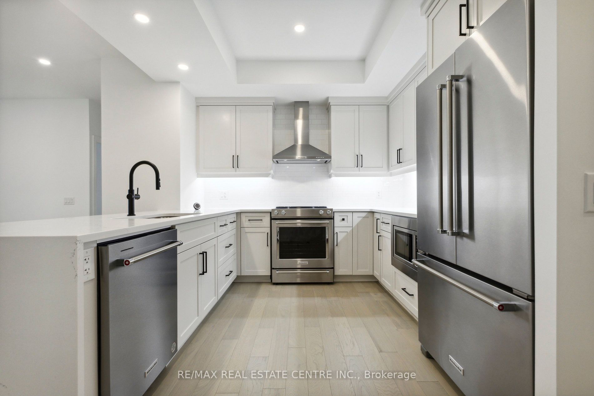 71 Wyndham Street S, #602
