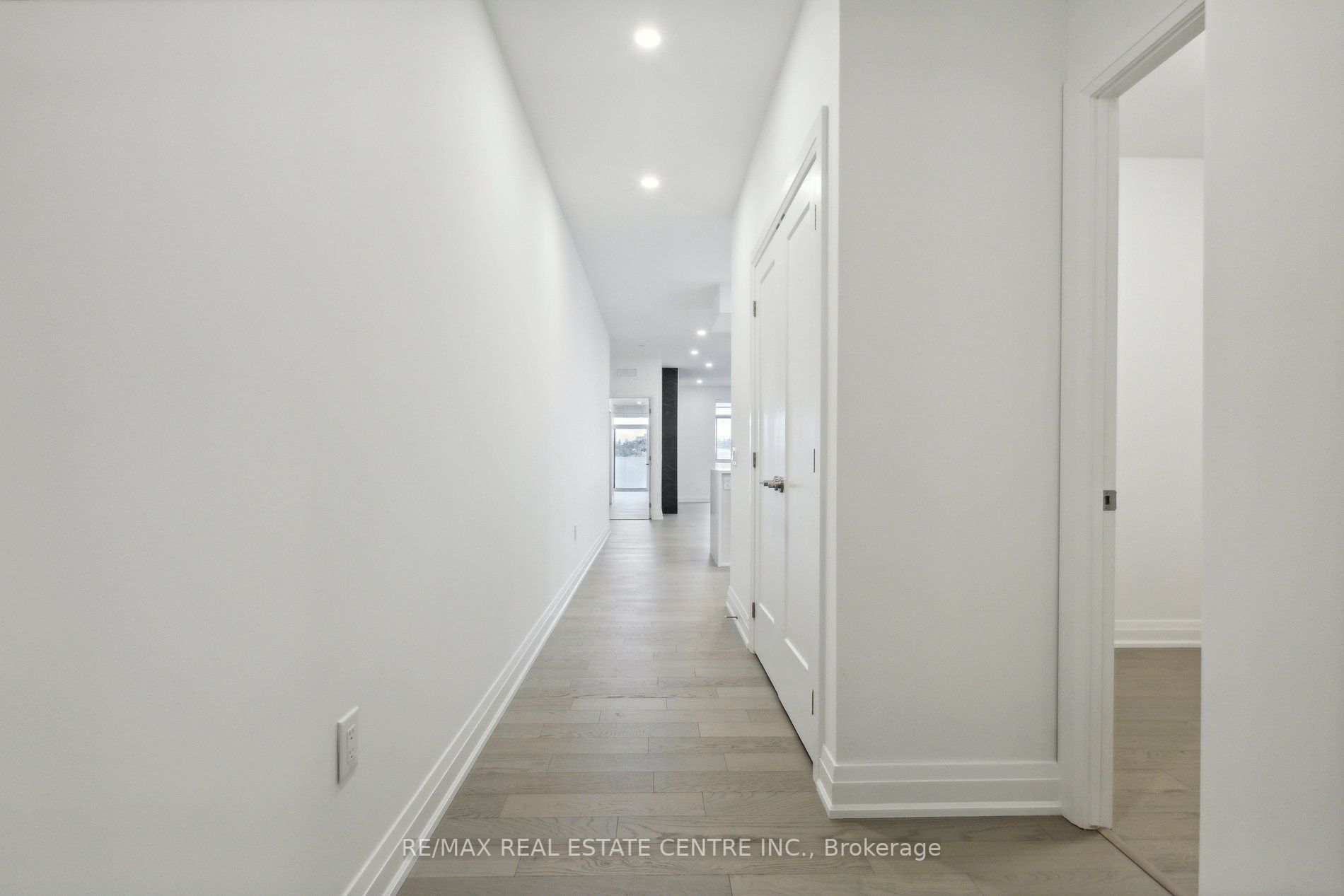 71 Wyndham Street S, #602