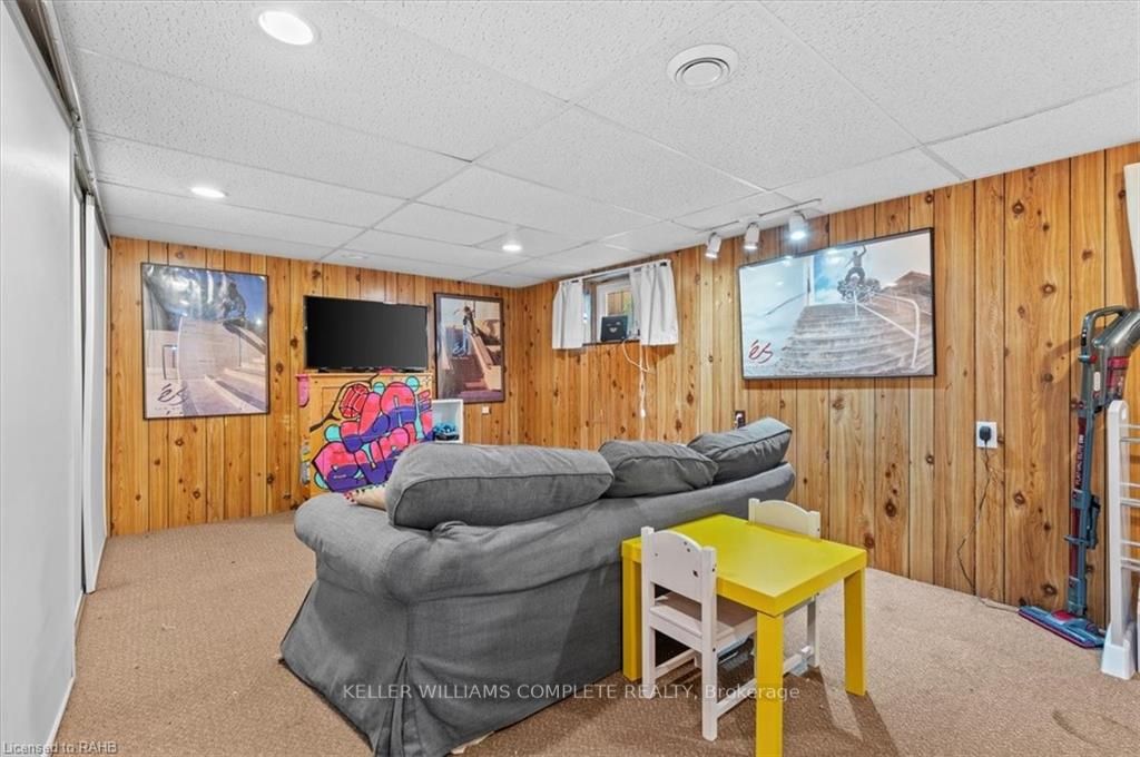 84 Lowell Ave