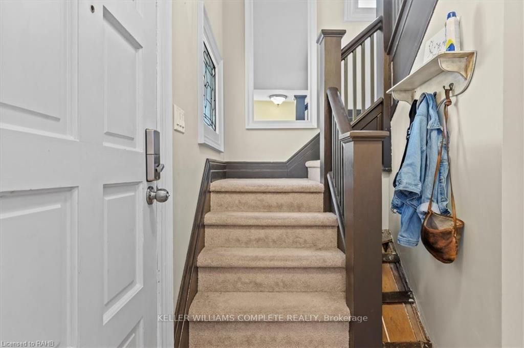84 Lowell Ave