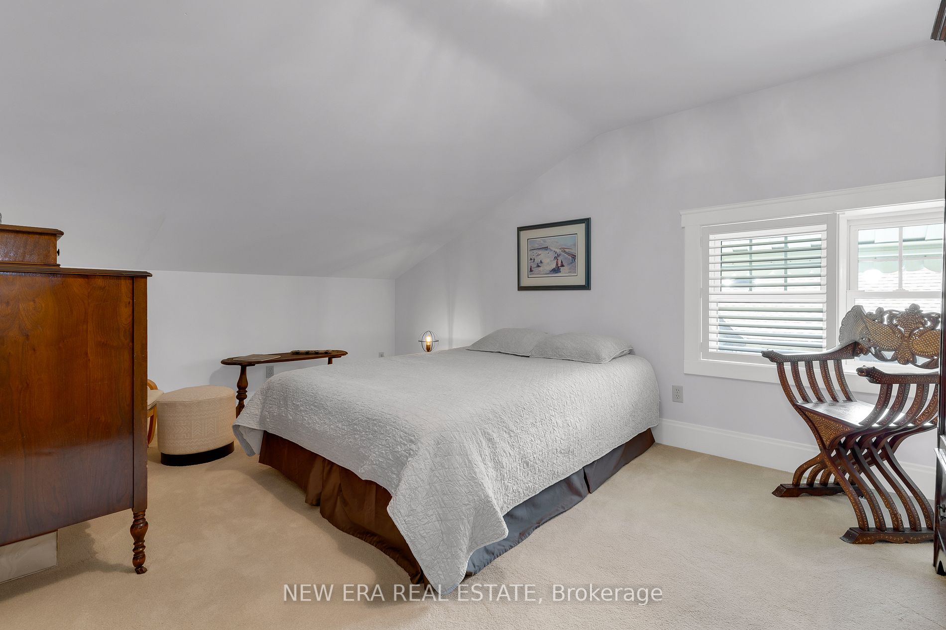 16 Nelles Blvd