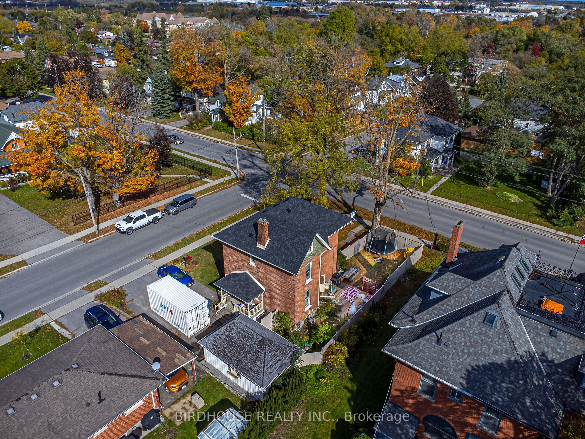 157 William Street N
