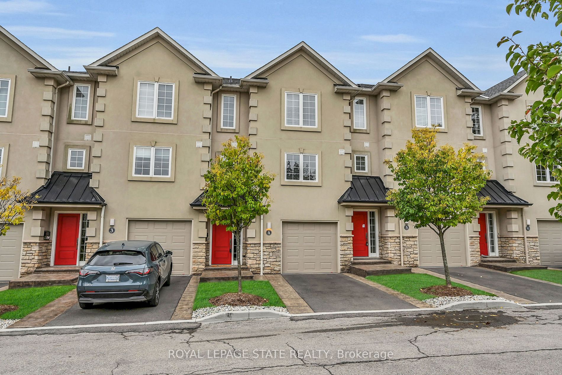 371 Wilson St E, #4