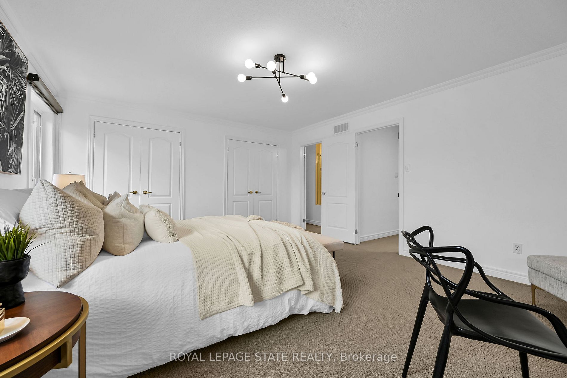 371 Wilson St E, #4