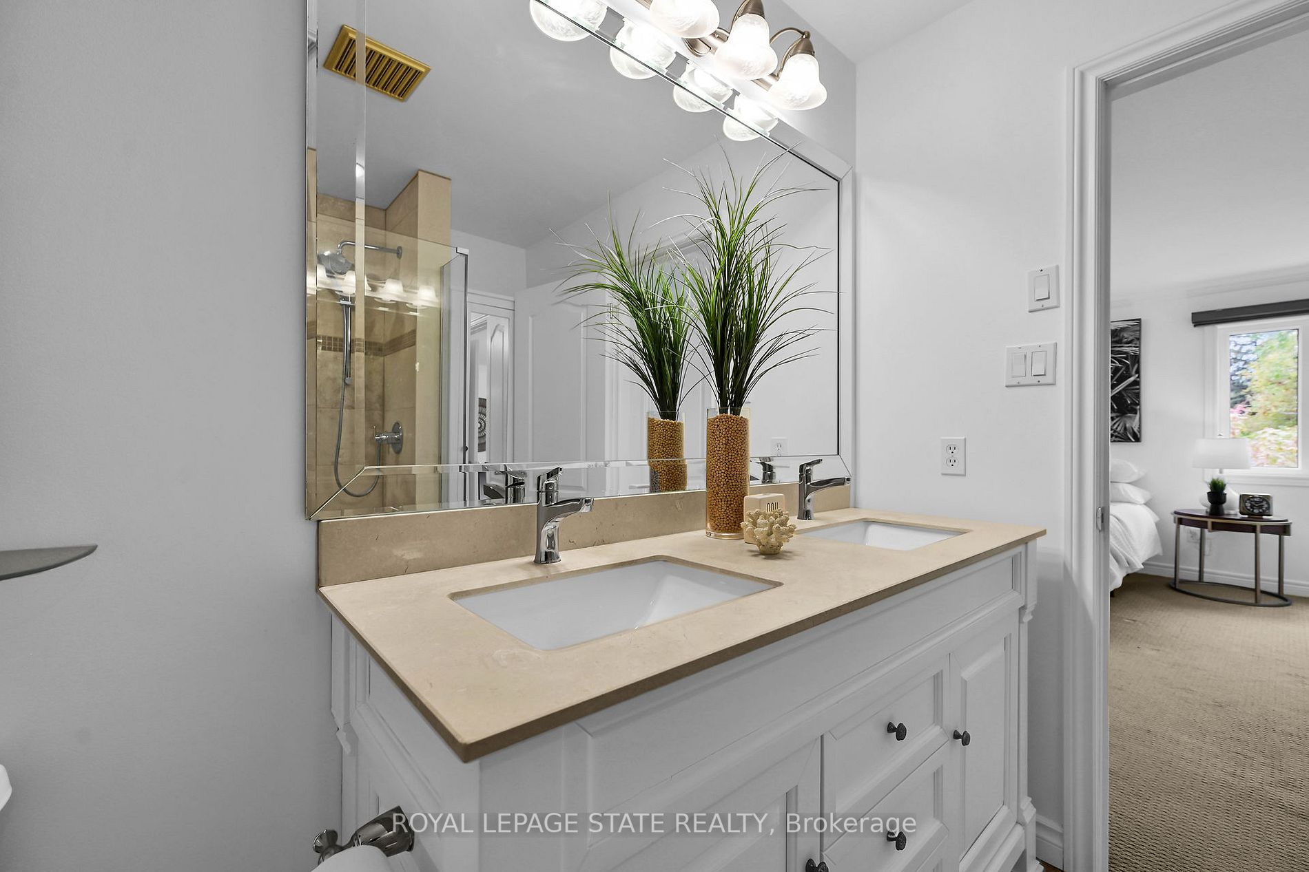 371 Wilson St E, #4