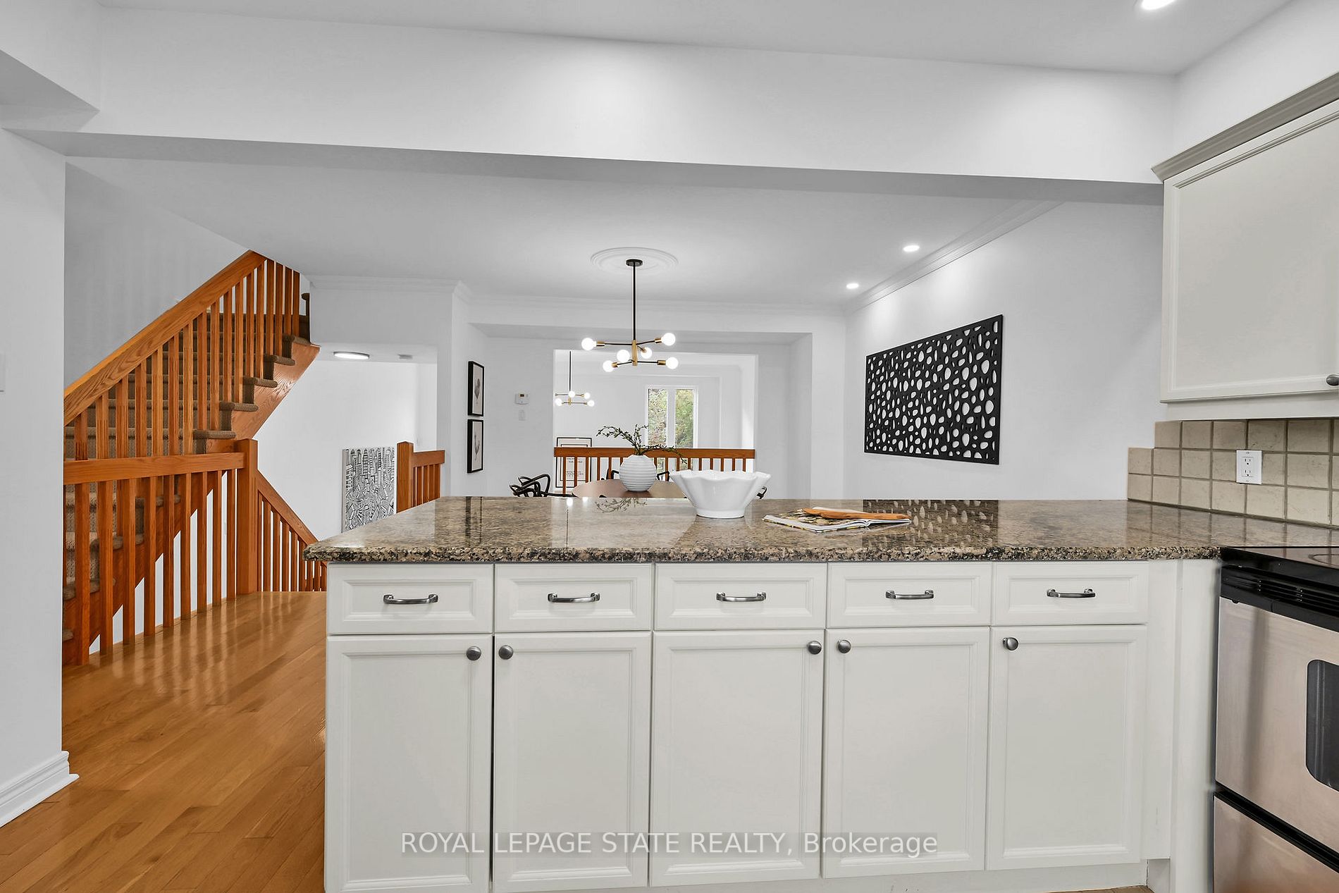 371 Wilson St E, #4