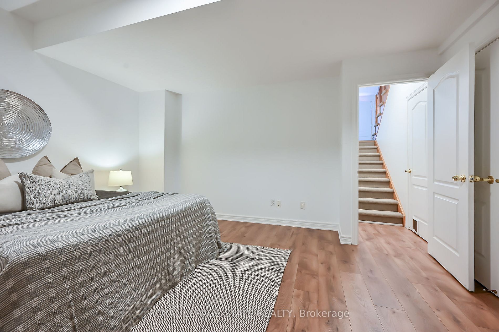 371 Wilson St E, #4