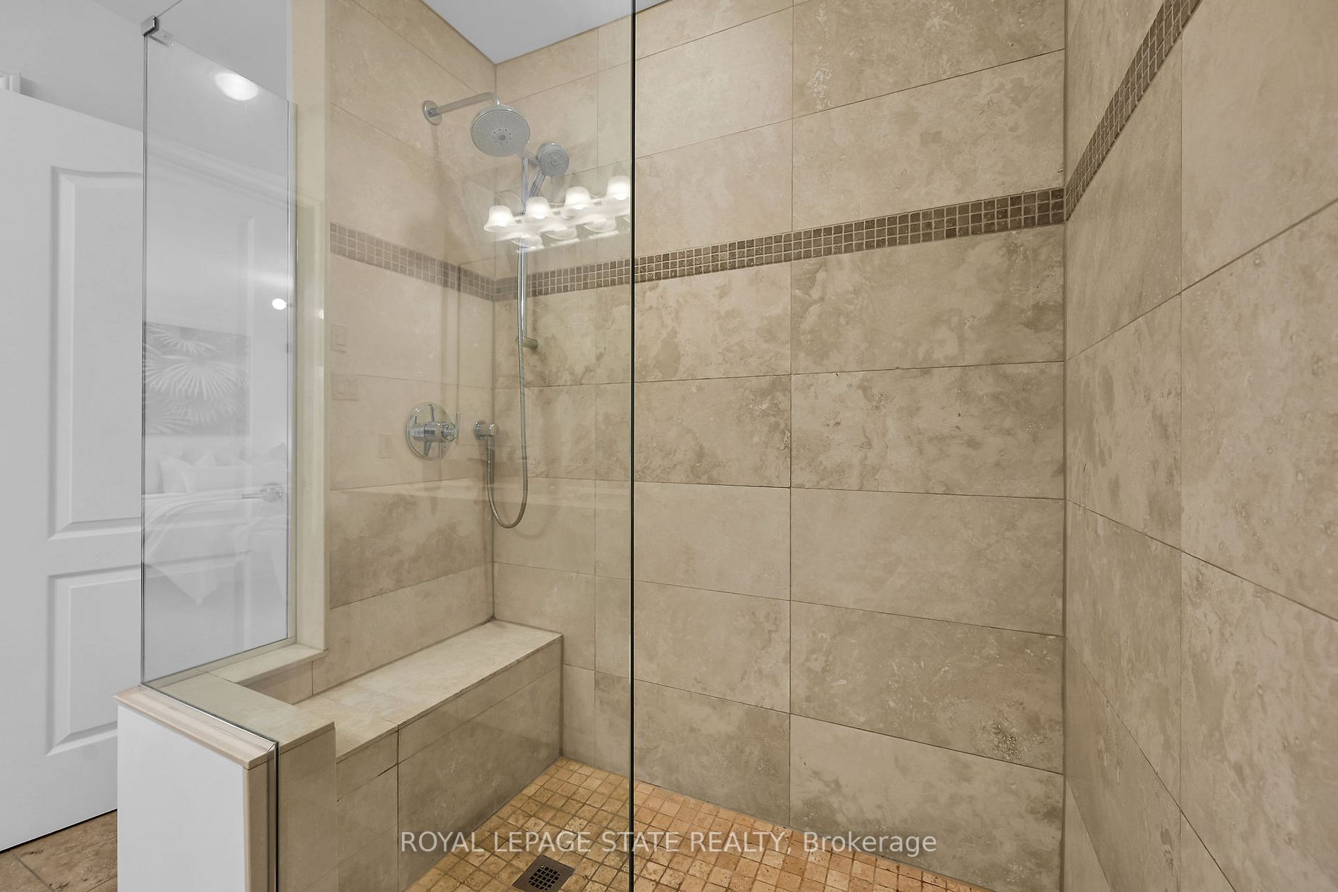 371 Wilson St E, #4