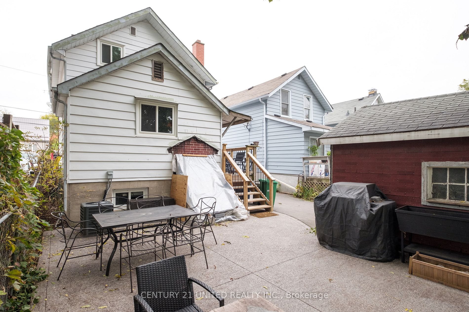 579 Paterson St