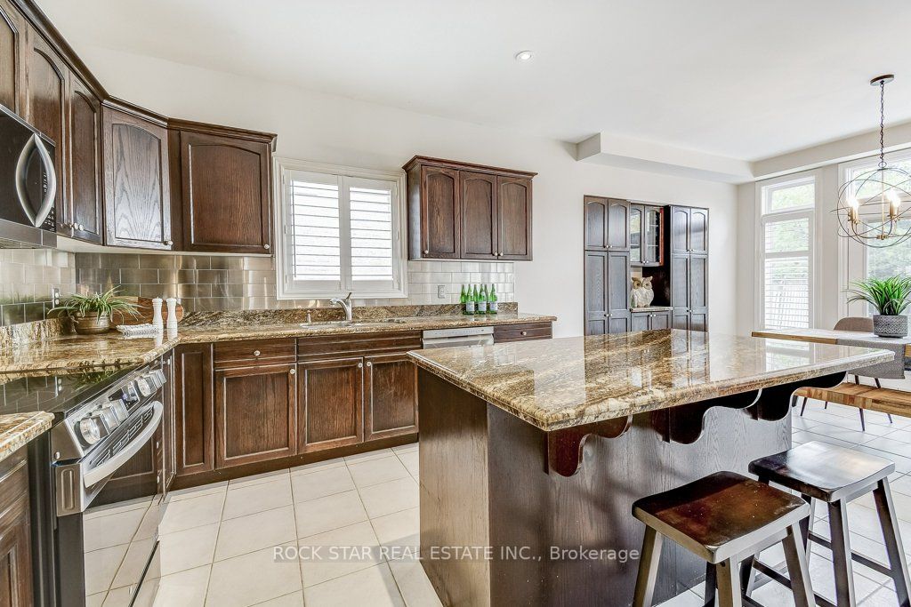 14 Pelham Dr