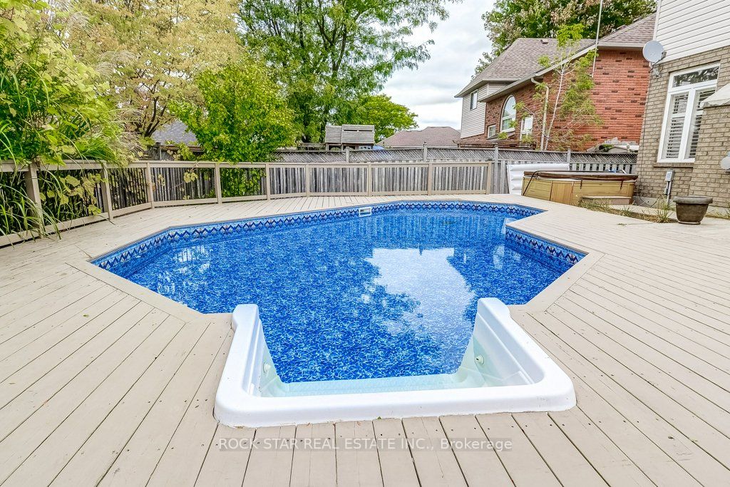 14 Pelham Dr