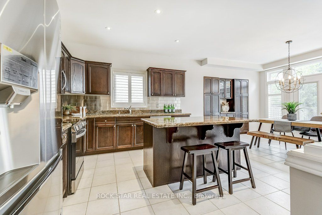 14 Pelham Dr