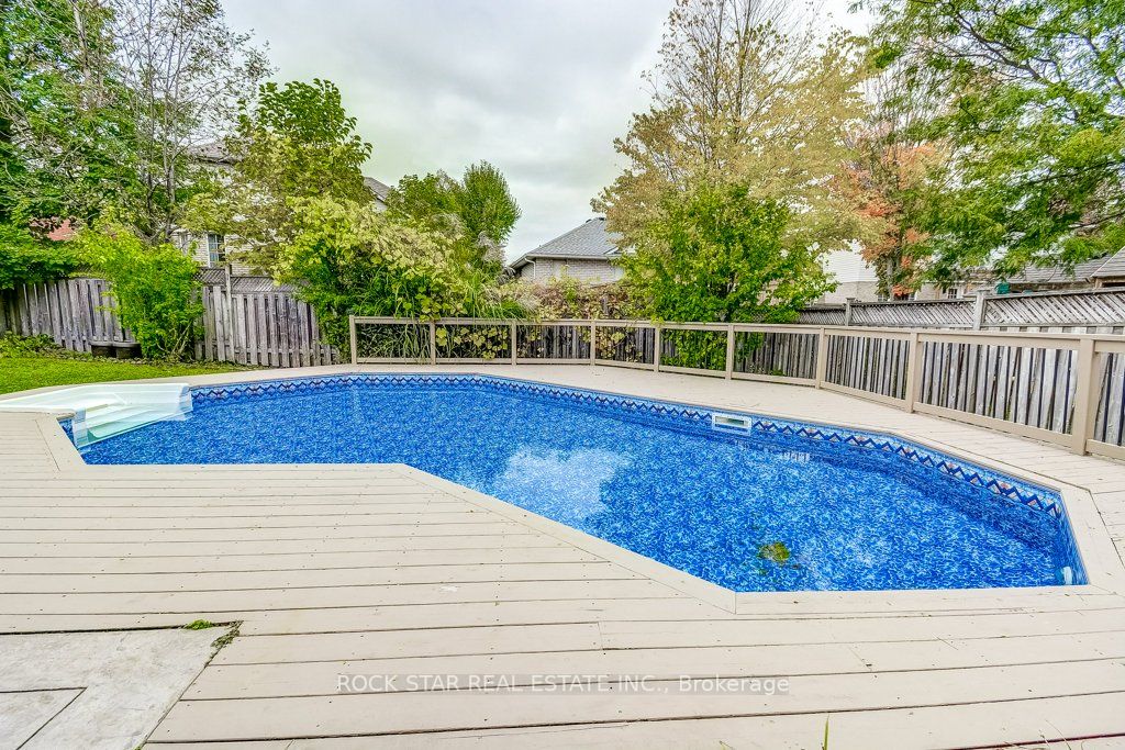 14 Pelham Dr