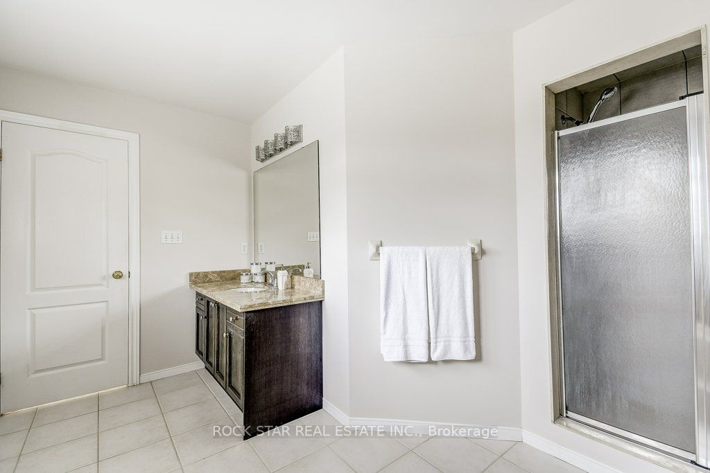 14 Pelham Dr