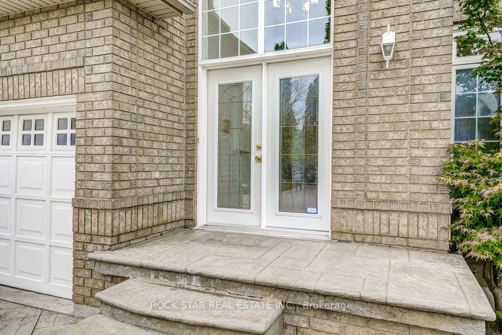14 Pelham Dr
