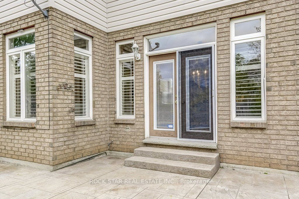 14 Pelham Dr